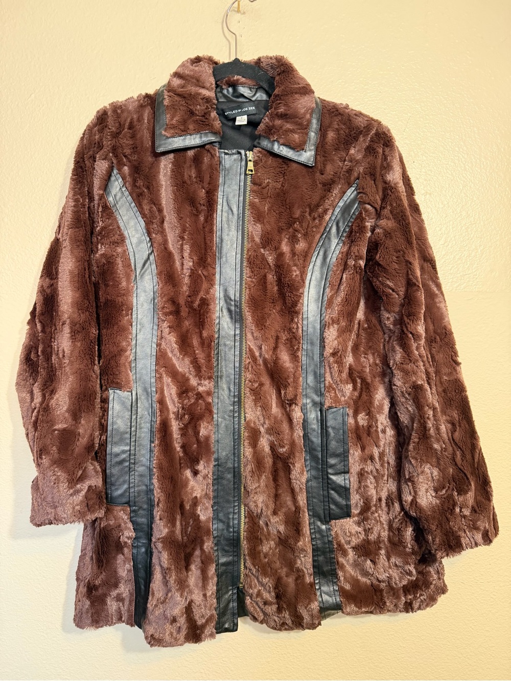 STYLED by JOE ZEE  Womens 8 Faux Fur Coat with Faux Leather Details  Black Brown